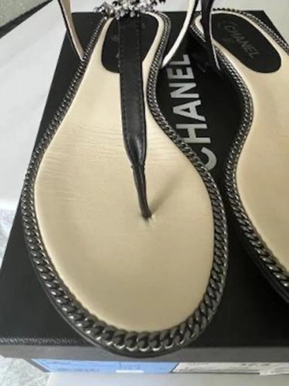 CHANEL 14P ENTRE DOIGTS BLACK SANDALS WITH CC LOGO AND CHAIN AROUND EDGE, SZ 7.5